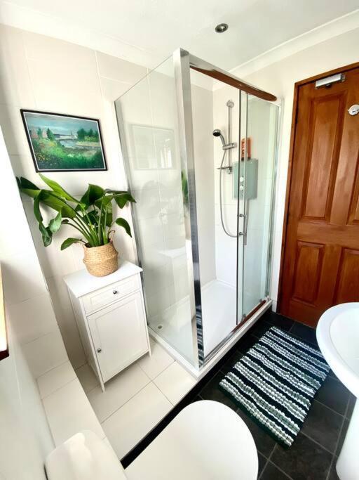 Apartment With Parking, Close To The Raigmore Hospital Inverness Ngoại thất bức ảnh